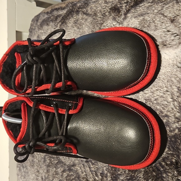 UGGS new no box - Picture 1 of 7